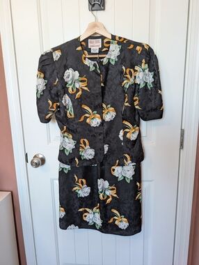 Vintage Maggie London 2 Piece Floral Silk Skirt and Blouse W8 Black/White